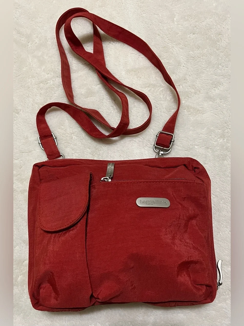 Baggallini Medium Rust Nylon Zipper Crossbody Shoulder Bag Multiple Inside Comp